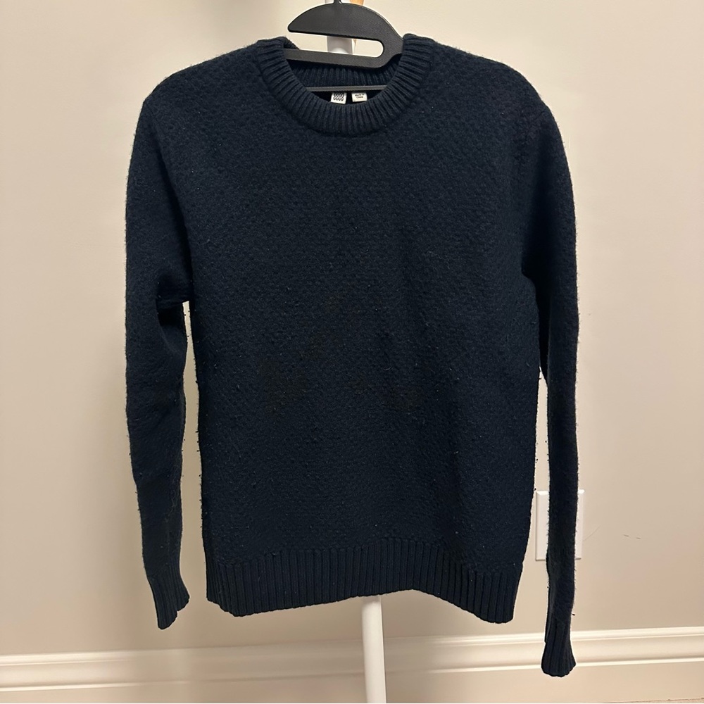 Uniqlo Navy Blue Women's Crew Neck Sweater